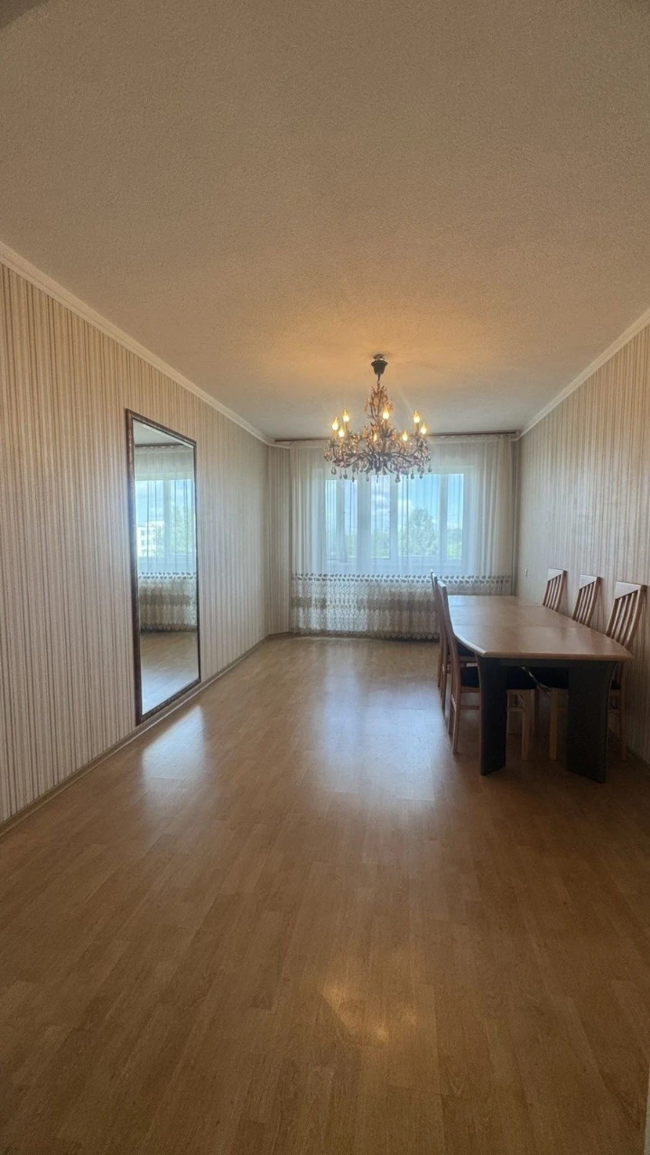 Продам  простору квартиру на Критому  Ринку/Василя Стуса
