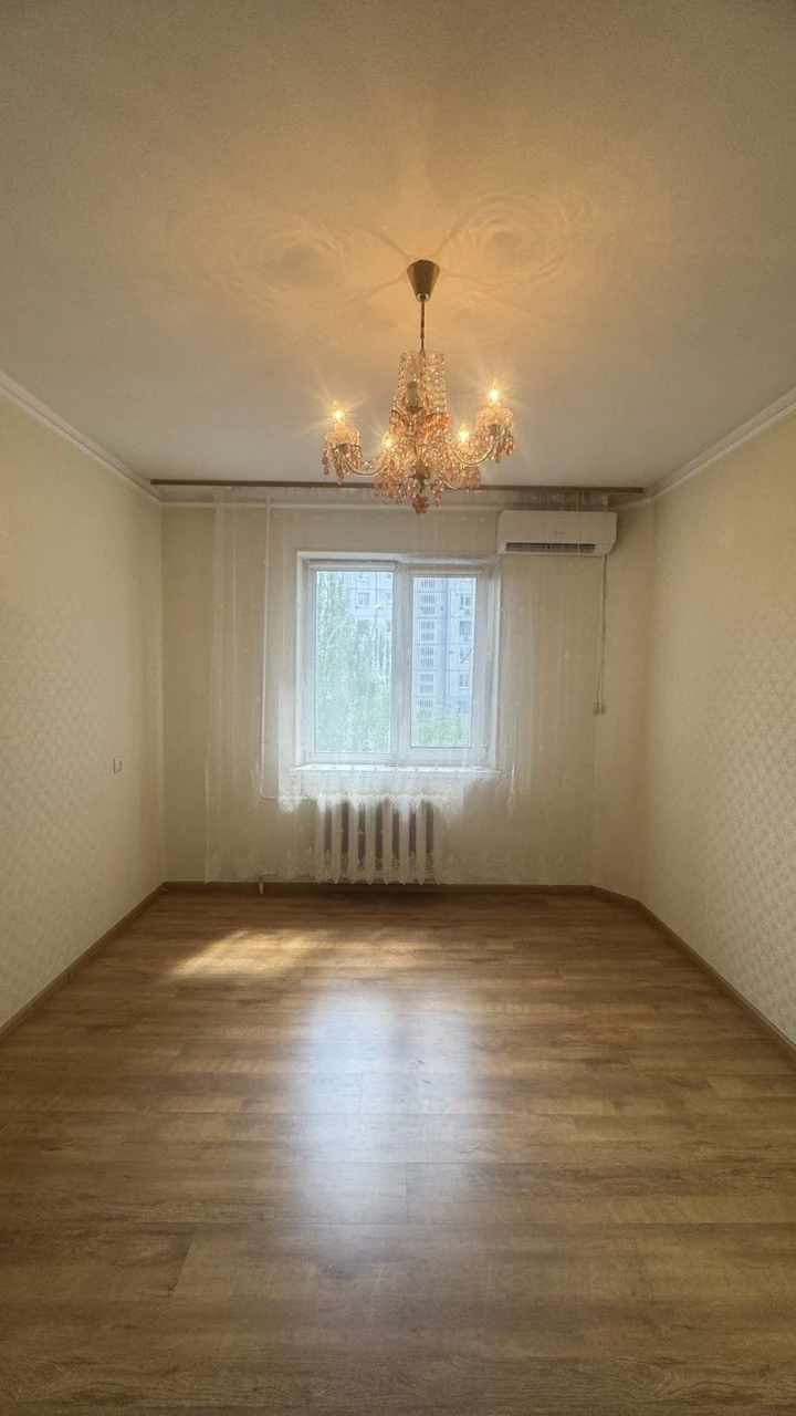 Продам  простору квартиру на Критому  Ринку/Василя Стуса