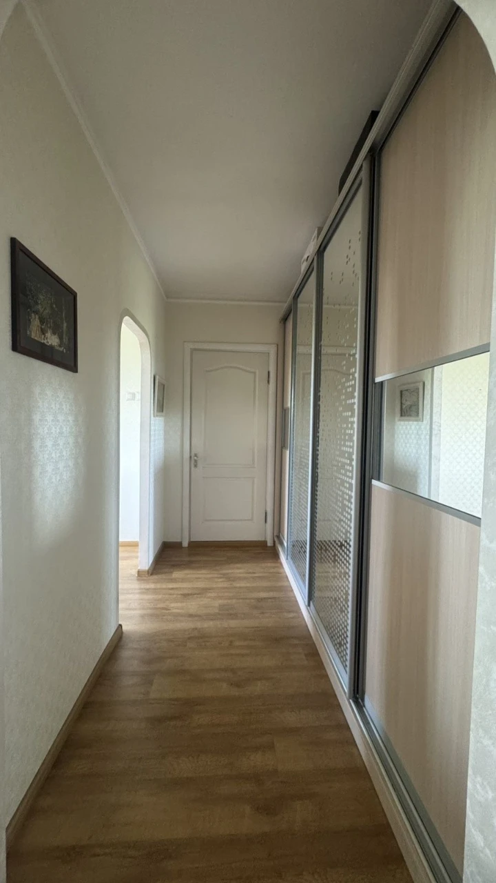 Продам  простору квартиру на Критому  Ринку/Василя Стуса