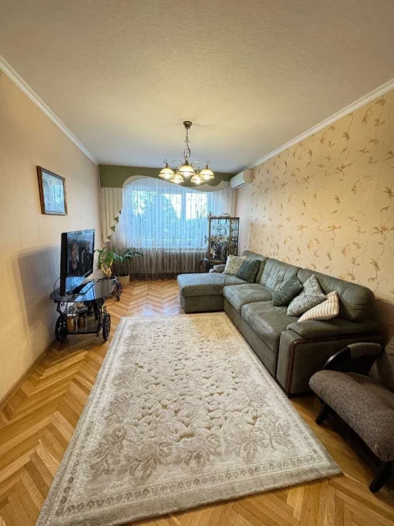 Sale of a 3-bedroom apartment