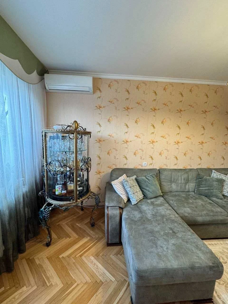 Sale of a 3-bedroom apartment