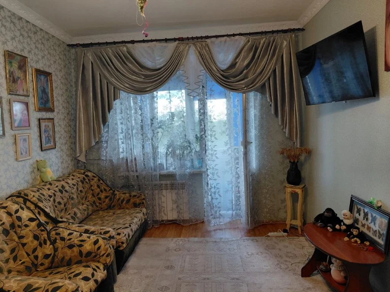 Продам 2-кім квартиру Центр