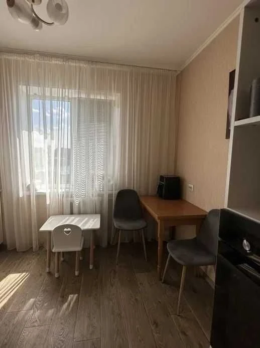 Продаж 2-ної квартири, І.Кожедуба.