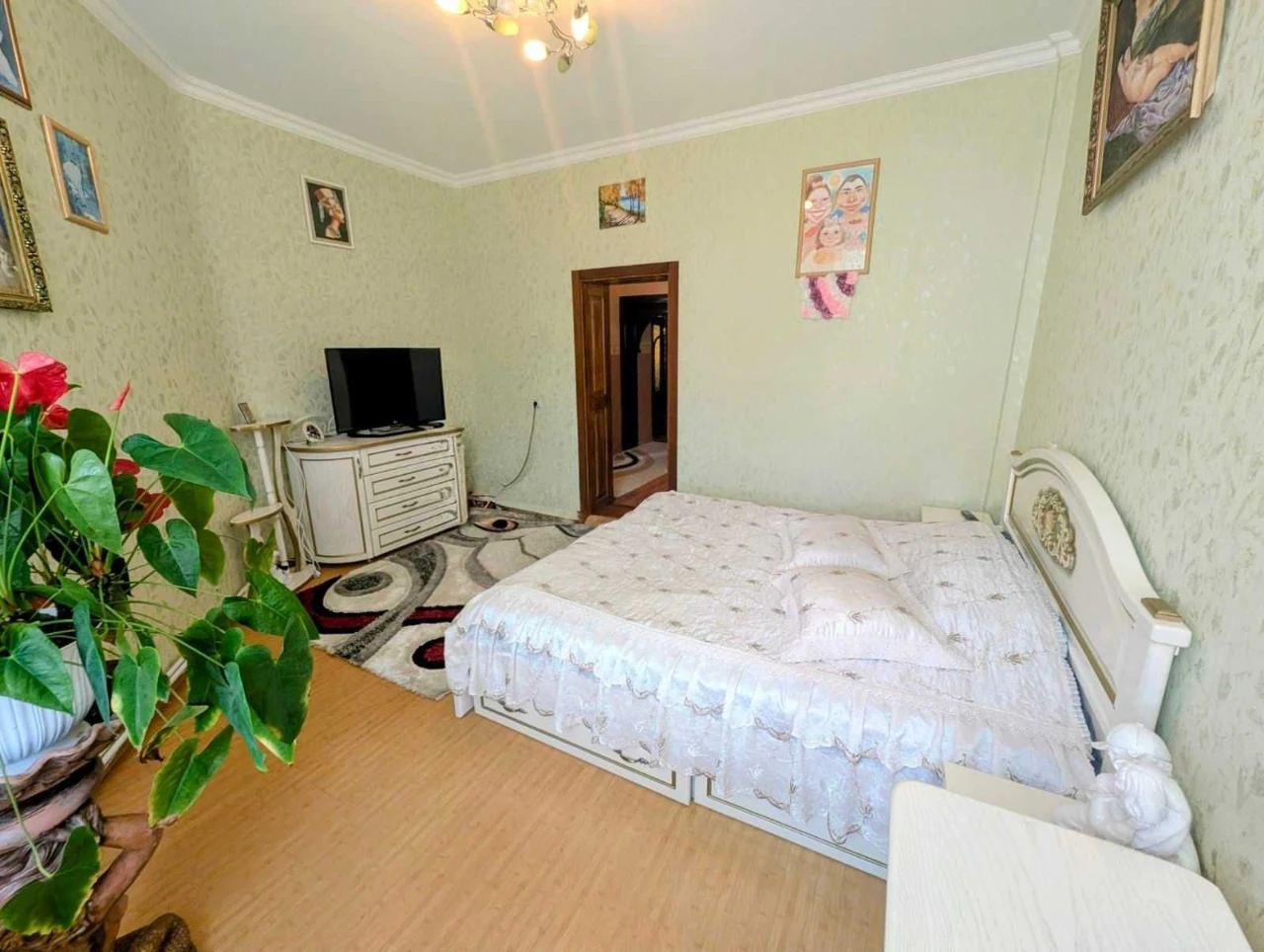 Продажа 3-комнатной квартиры с автономным отоплением в кирпичном доме