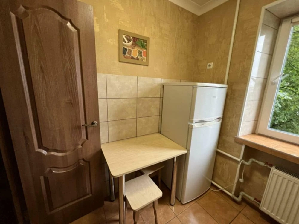 1-но кімнатна квартира на Фастівській продаж з меблями та те