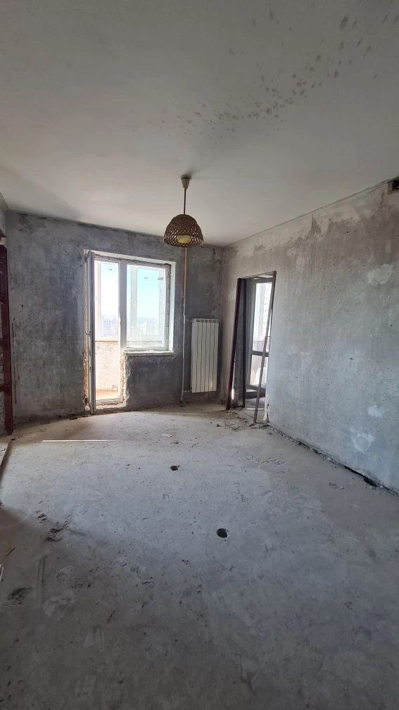 Sale of a 2-room apartment ready for renovation