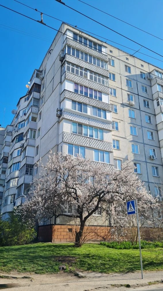Sale of a 2-room apartment ready for renovation