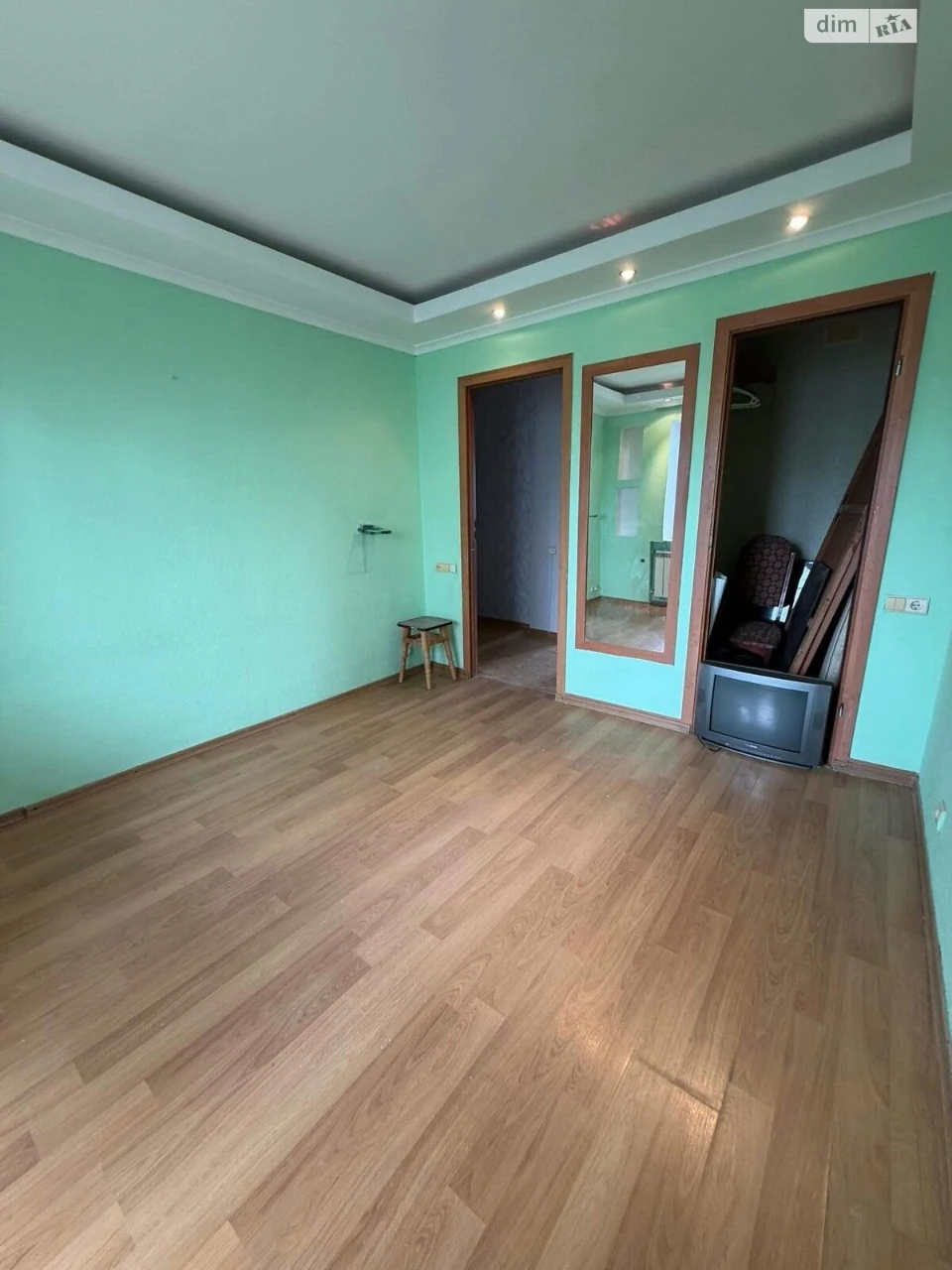 Apartment for Sale, Levnevsky