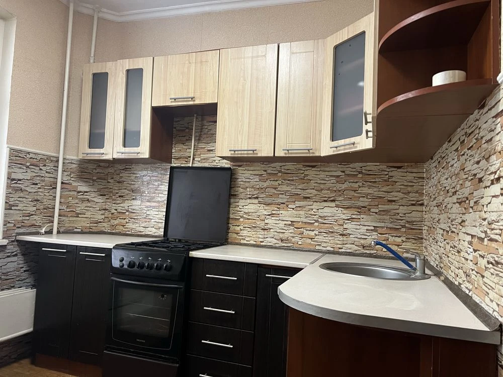 For Sale: Three-room apartment. DNC. Green Street