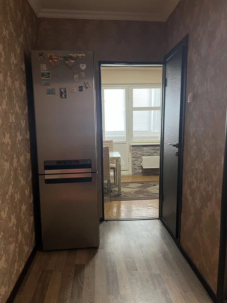 For Sale: Three-room apartment. DNC. Green Street
