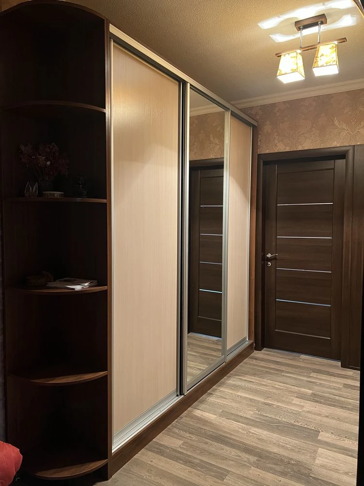 For Sale: Three-room apartment. DNC. Green Street