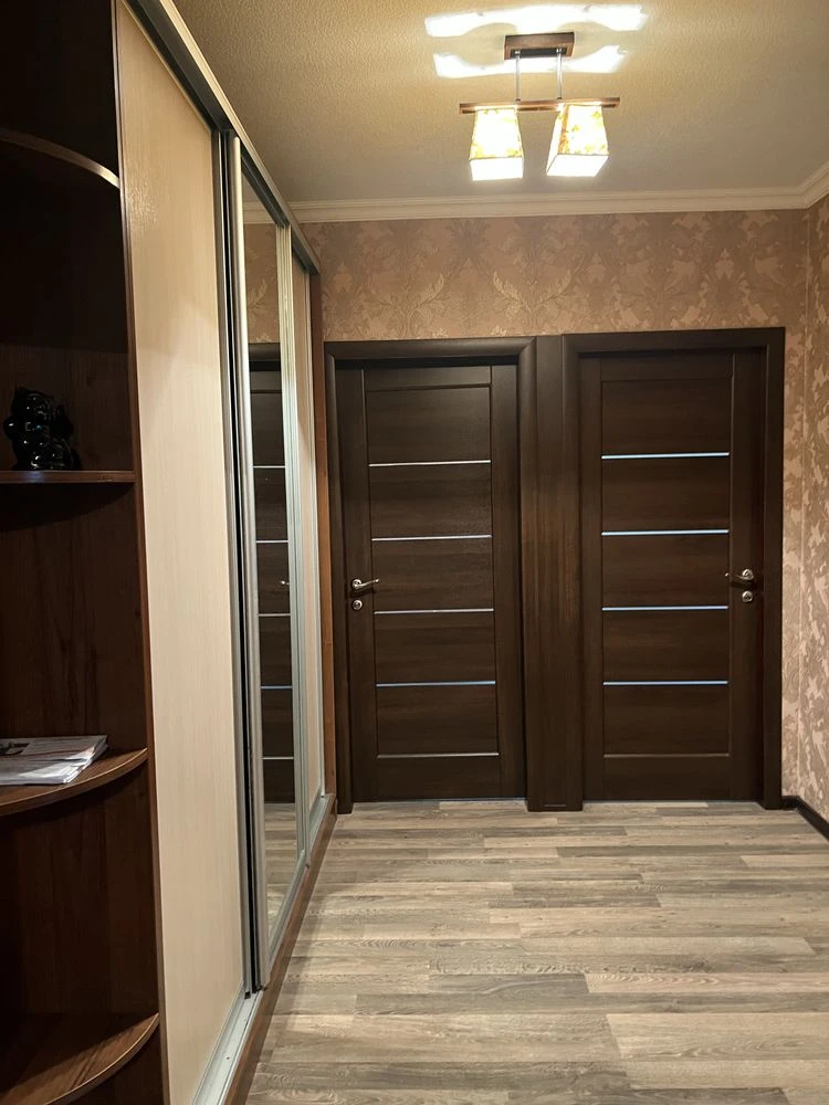 For Sale: Three-room apartment. DNC. Green Street