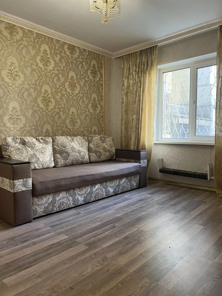For Sale: Three-room apartment. DNC. Green Street