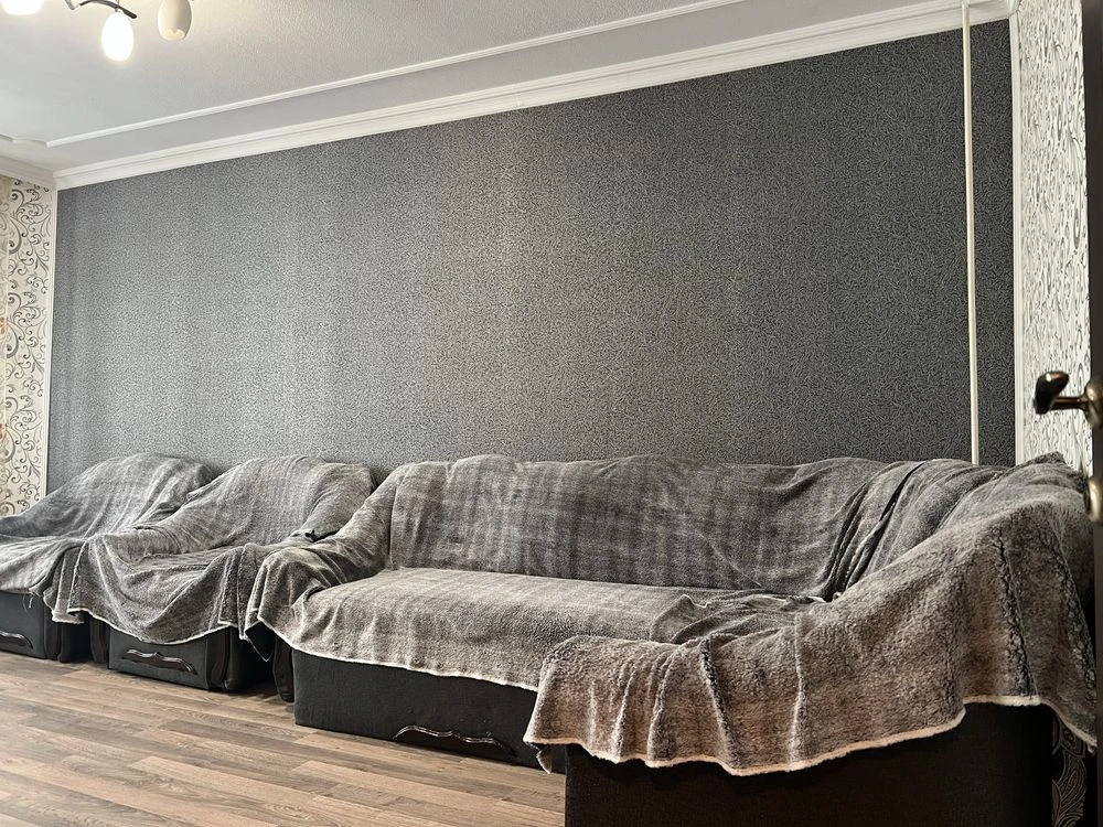 For Sale: Three-room apartment. DNC. Green Street