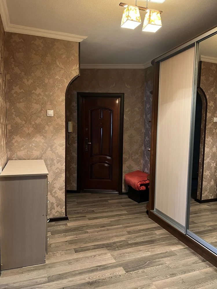 For Sale: Three-room apartment. DNC. Green Street