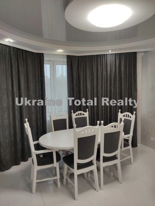 SOLOMYANKA! 3-room apartment 120m2 with renovation! Golego Street