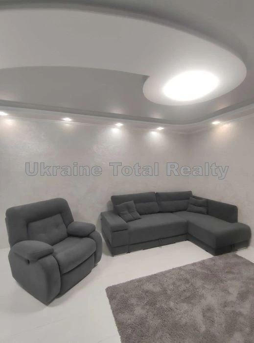 SOLOMYANKA! 3-room apartment 120m2 with renovation! Golego Street