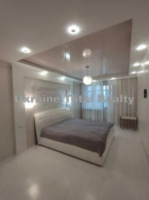 SOLOMYANKA! 3-room apartment 120m2 with renovation! Golego Street