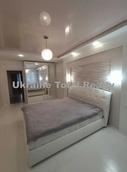 SOLOMYANKA! 3-room apartment 120m2 with renovation! Golego Street