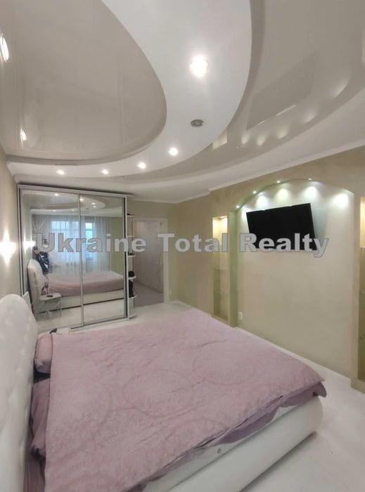 SOLOMYANKA! 3-room apartment 120m2 with renovation! Golego Street