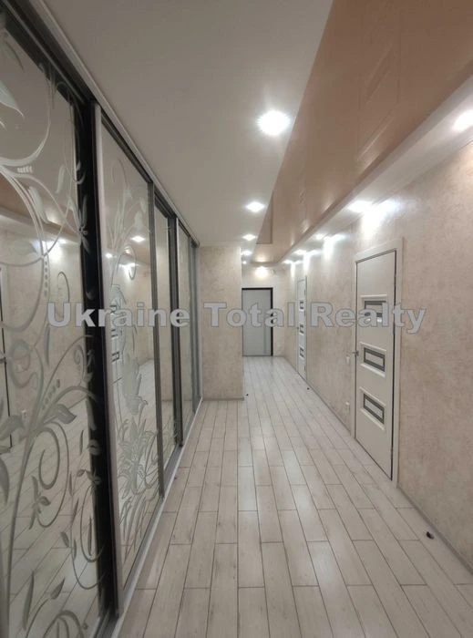 SOLOMYANKA! 3-room apartment 120m2 with renovation! Golego Street