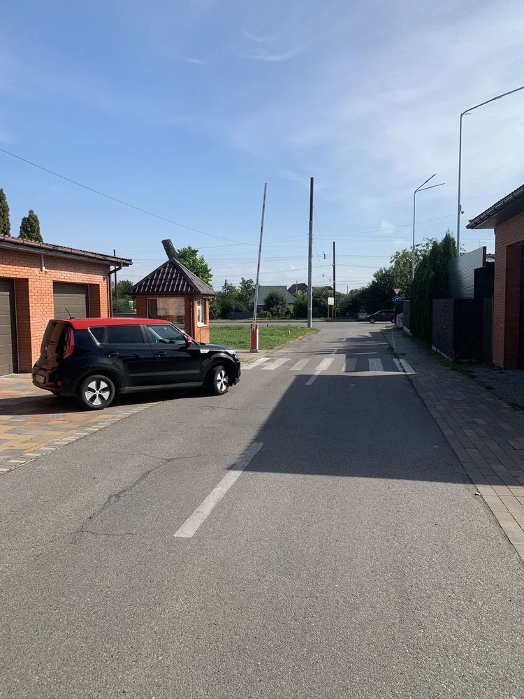 Продаю трикімнатну квартиру в елітному будинку на Царському