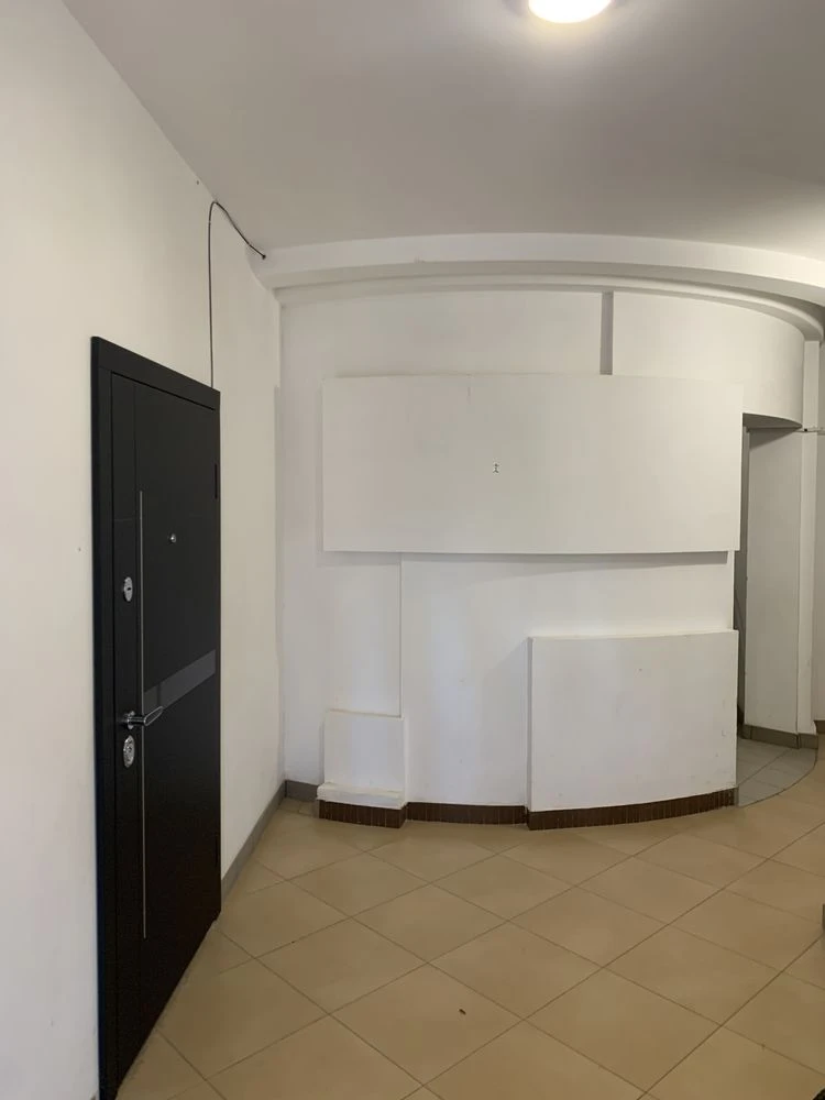 Продаю трикімнатну квартиру в елітному будинку на Царському