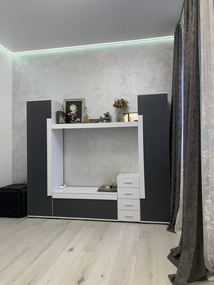 Продаю трикімнатну квартиру в елітному будинку на Царському