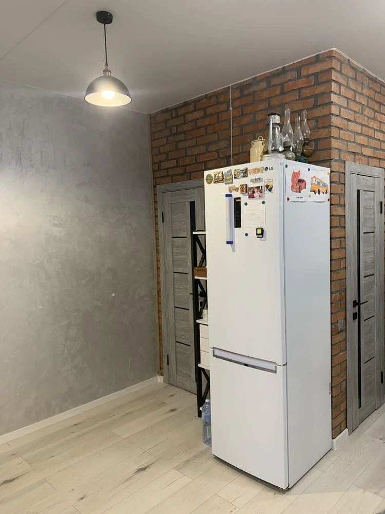 Продаю трикімнатну квартиру в елітному будинку на Царському