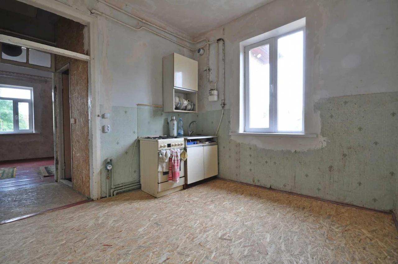 Spacious 2-bedroom apartment with individual heating and a garage