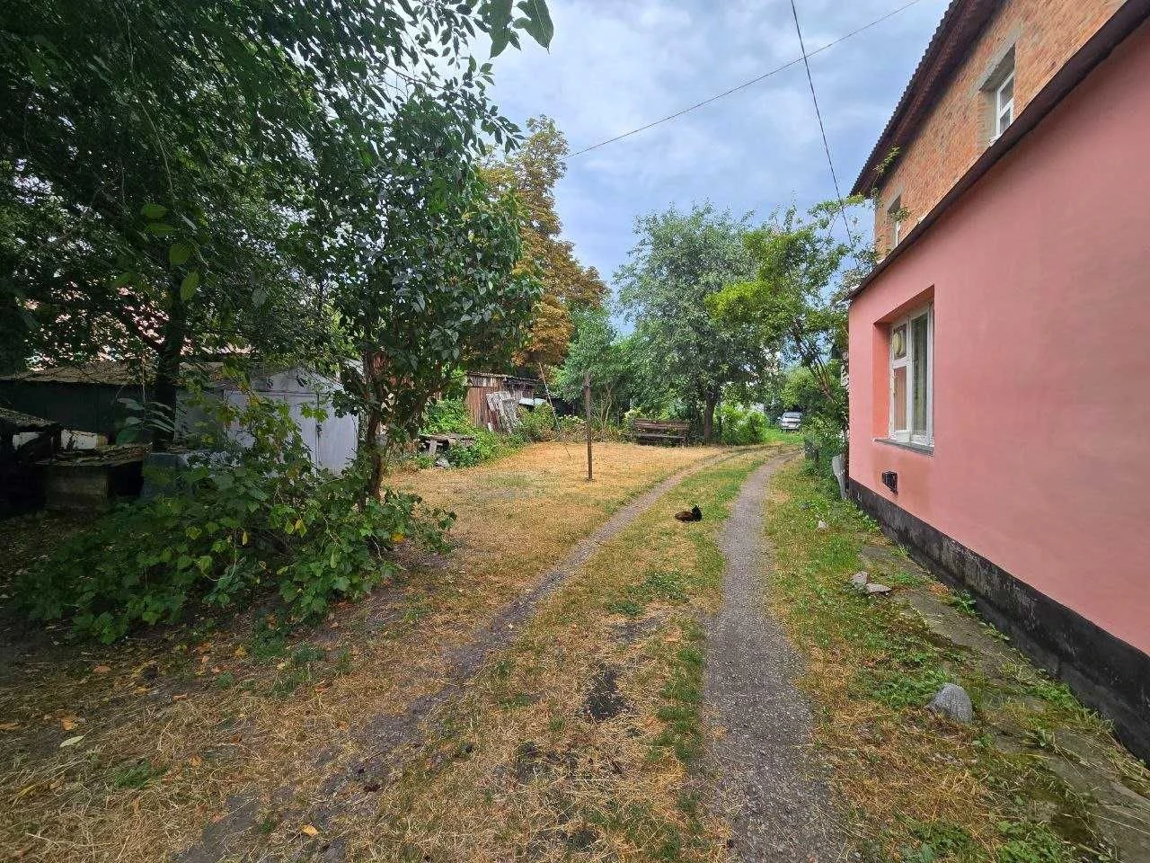 Spacious 2-bedroom apartment with individual heating and a garage