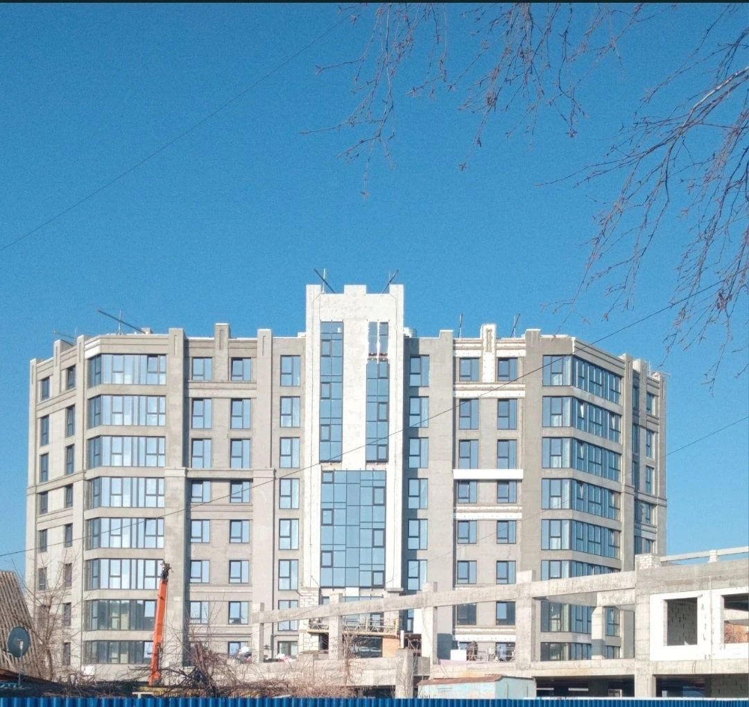 One-bedroom apartment for sale in a new building. Center