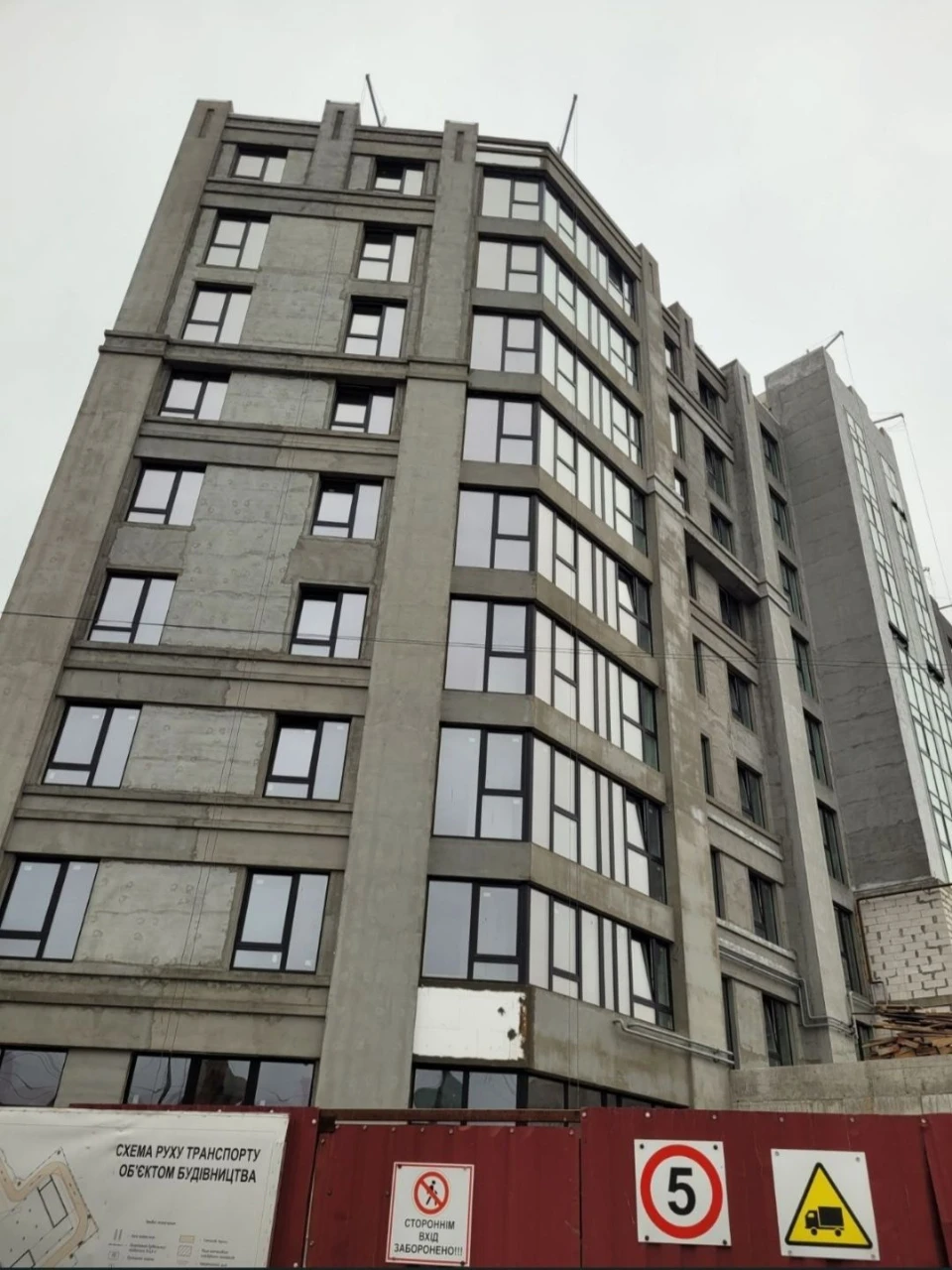One-bedroom apartment for sale in a new building. Center