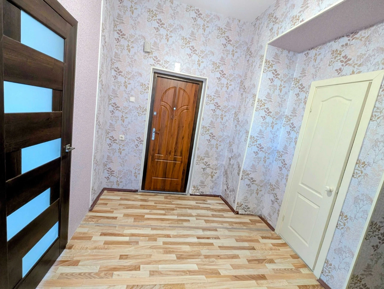 Продається одно кімнатна  55кв. м.  вул. Г. Сагайдачного ниж