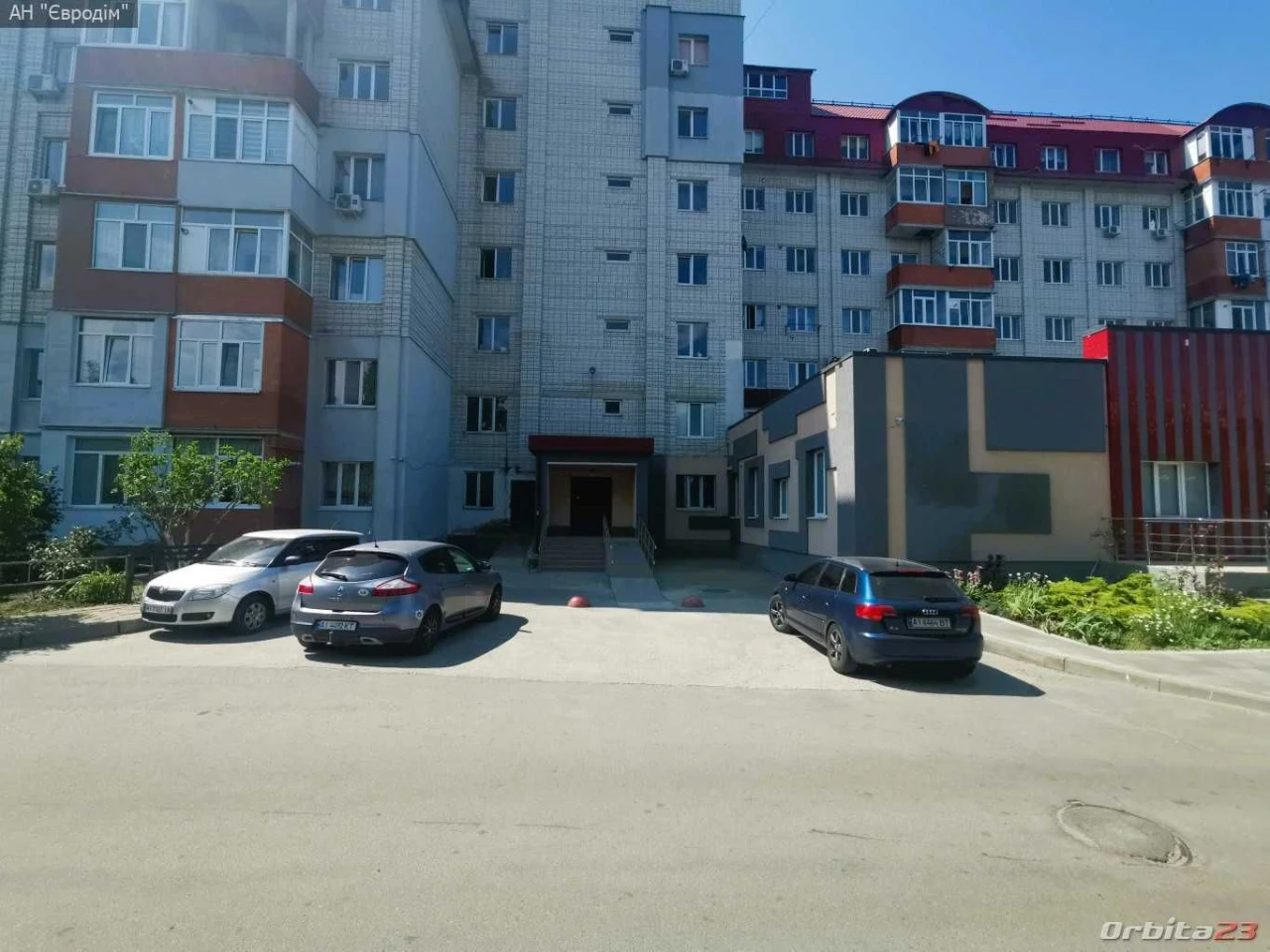 Продається одно кімнатна  55кв. м.  вул. Г. Сагайдачного ниж