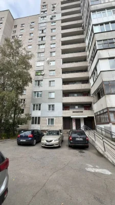 Продається 3-кімнатна квартира в масиві Незалежності