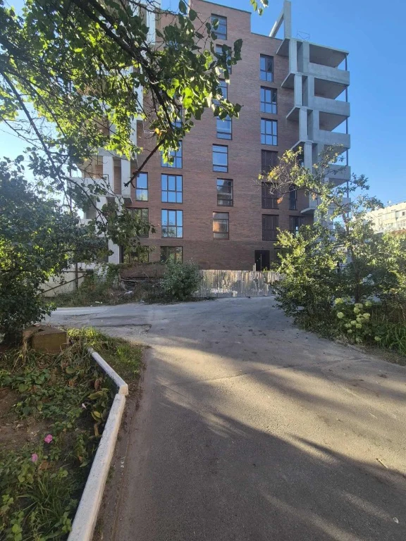 Продається 2-кімнатна квартира в центрі міста в новобудові.