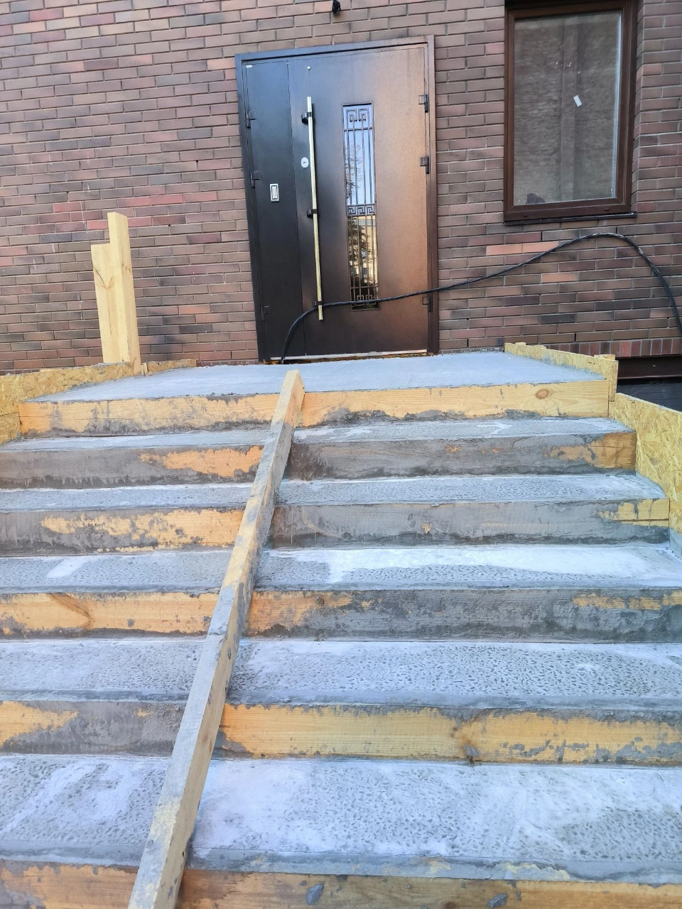Продається 2-кімнатна квартира в центрі міста в новобудові.