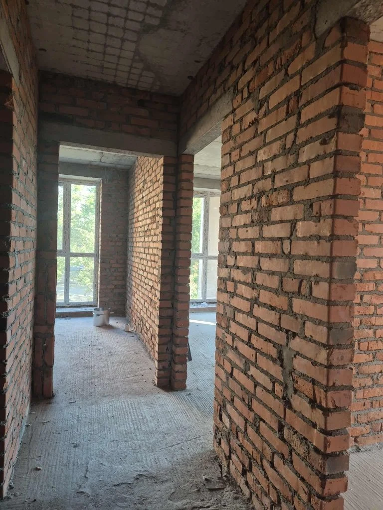 Продається 2-кімнатна квартира в центрі міста в новобудові.