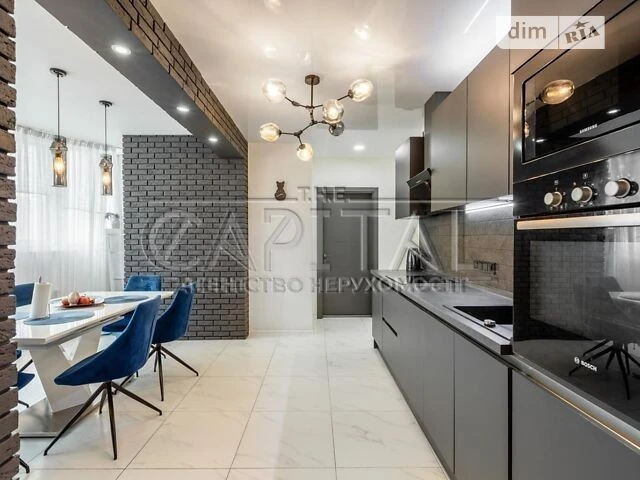 Продаж 3к квартири 117 кв. м на вул. Михайла Максимовича 3Г
