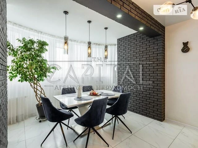 Продаж 3к квартири 117 кв. м на вул. Михайла Максимовича 3Г