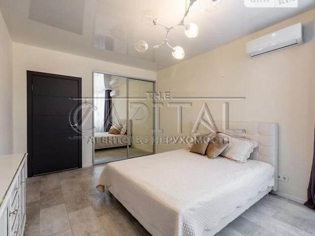 Продаж 3к квартири 117 кв. м на вул. Михайла Максимовича 3Г