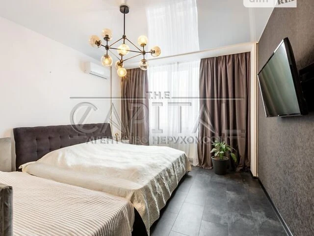 Продаж 3к квартири 117 кв. м на вул. Михайла Максимовича 3Г