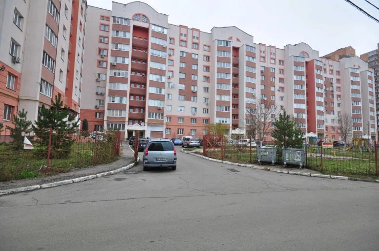 Простора 3-кімнатна квартира в новобудові