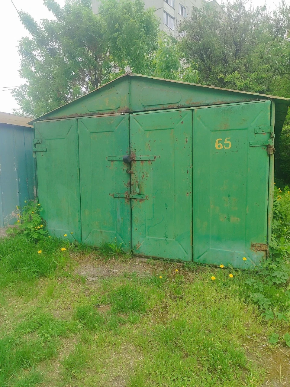 Продам  2 кім.+ гараж . Сертифікати та ваучери розглядаємо