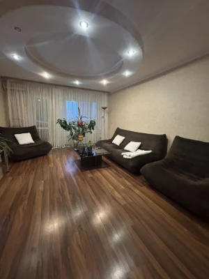 Продаж 4-кімнатної квартири, вул. Незалежності
