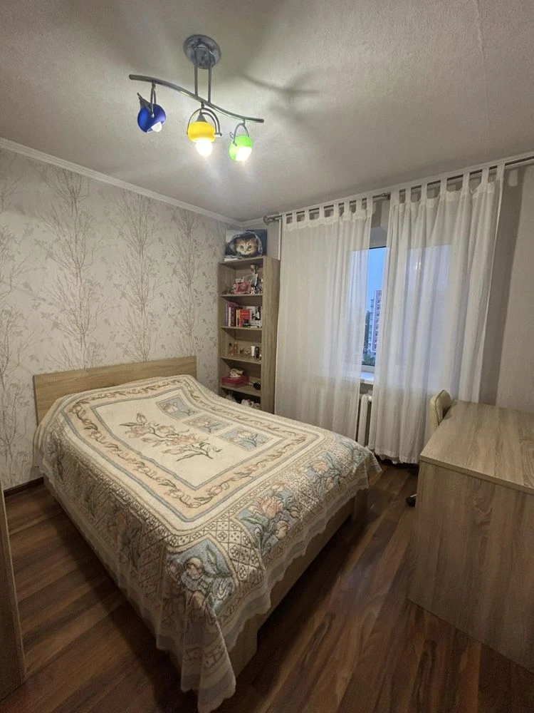 Продаж 4-кімнатної квартири, вул. Незалежності