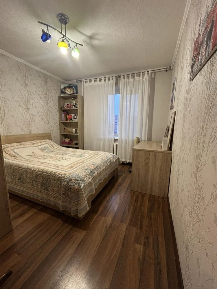 Продаж 4-кімнатної квартири, вул. Незалежності