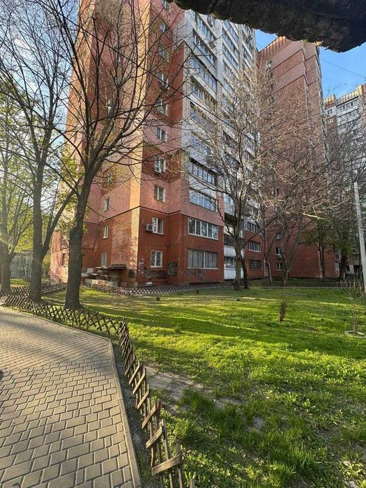 Продам 3к квартиру 70 м2 ж/м Тополь 1 дом ЮМЗ