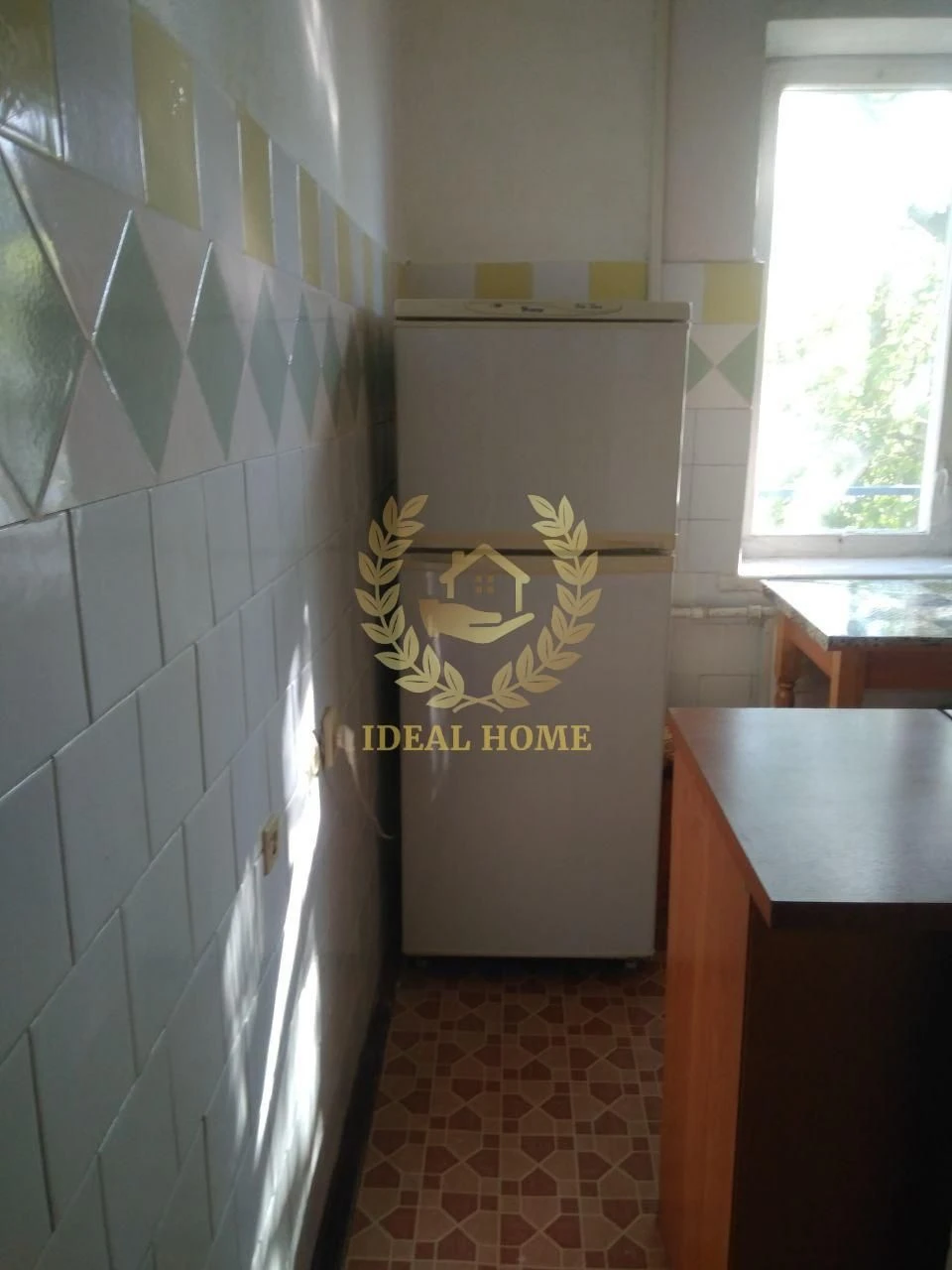 Продаж 4-кімнатній квартири в центрі (масив Незалежності), Біла
